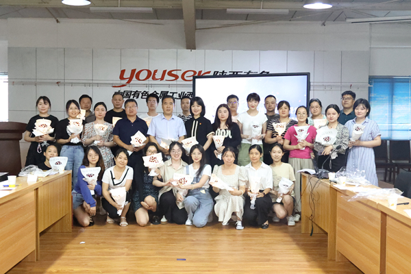  弘揚七夕傳統(tǒng)文化  巧手傳遞濃情愛意  ——公司第五、第六黨支部開展聯(lián)學聯(lián)建主題黨日活動