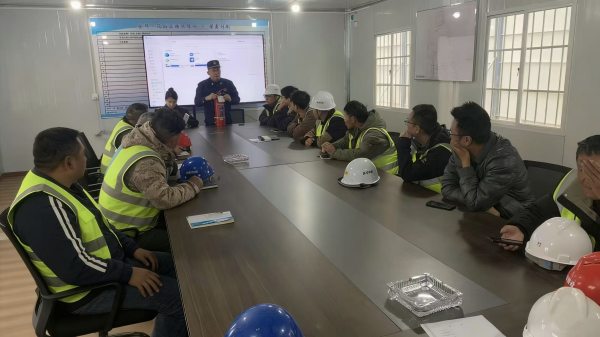 警企聯(lián)動(dòng)筑防線 消防演練保平安  ——金華?風(fēng)好正揚(yáng)帆項(xiàng)目部開展反詐宣傳與消防綜合培訓(xùn)、演練活動(dòng)